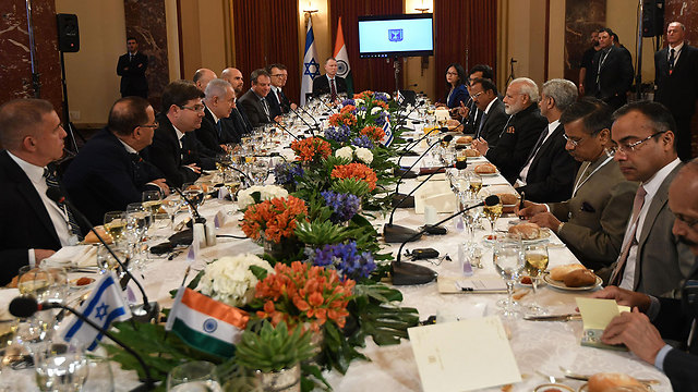 The Israeli and Indian teams having lunch at the King David Hotel in Jerusalem (Photo: Haim Tzach/GPO)