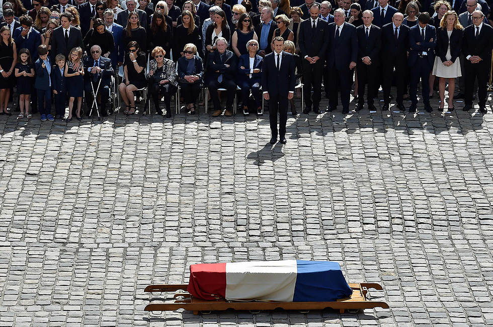 הנשיא מקרון ספד לווייל: "הפכת את צרפת לטובה יותר ויפה יותר" (צילום: AFP) (צילום: AFP)