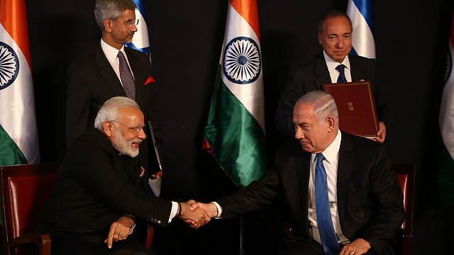 Modi and Netanyahu at press conference marking cooperation agreements signing (Photo: Ohad Zwigenberg)