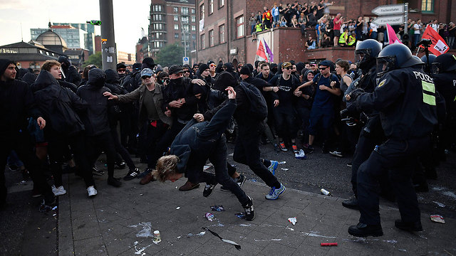 Clashes between protesters and police in Hamburg (Photo: Gettyimages)
