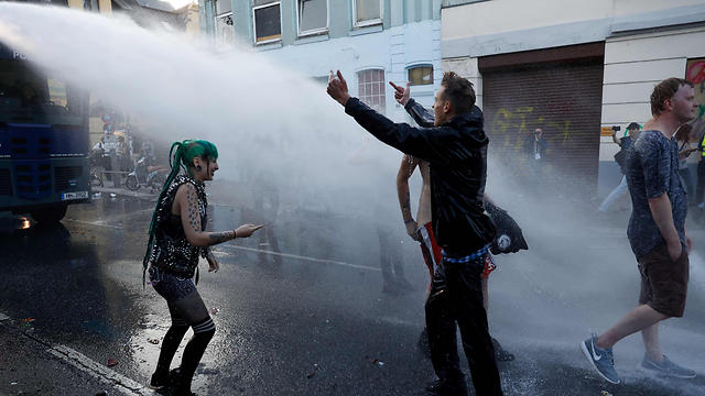 במהלך הוועידה: הפגנות בהמבורג (צילום: AFP) (צילום: AFP)