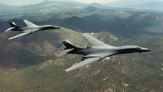 US bomber jets flying close to North Korea border (Photo: Reuters)