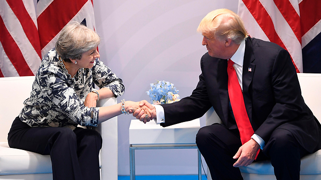 פגישה חיובית. טראמפ ומיי (צלום: AFP) (צלום: AFP)