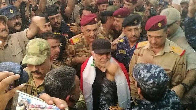 אל-עבאדי מברך חיילים אתמול ()