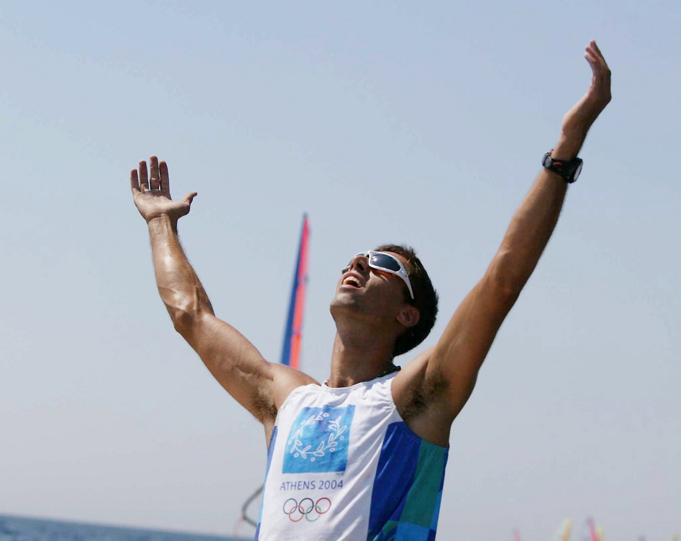 גל פרידמן אחרי הזכייה במדליית הזהב באתונה ב-2004 (צילום: ראובן שוורץ) (צילום: ראובן שוורץ)
