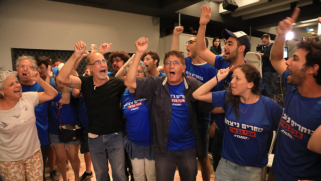 Ecstatic Gabbay supporters (Photo: Shaul Golan)