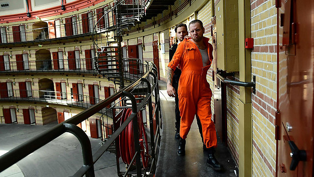 משתעשעים בחדר בריחה בכלא ברדה (צילום: AFP) (צילום: AFP)