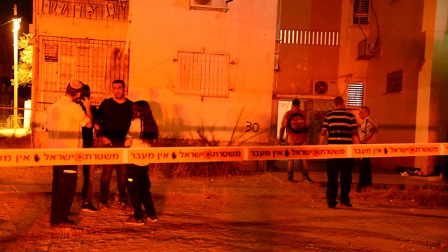 זירת הרצח בבאר שבע, לפנות בוקר (צילום: הרצל יוסף) (צילום: הרצל יוסף)