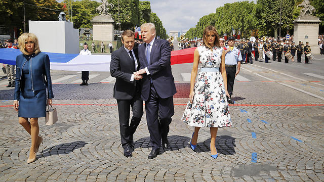טראמפ, מקרון ונשותיהם בפריז בשנה שעברה (צילום: MCT) (צילום: MCT)