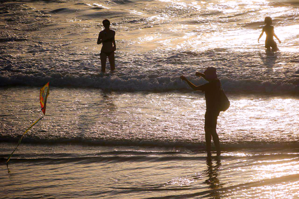 הלחות הכבדה תימשך גם מחר. חוף יפו (צילום: מוטי קמחי) (צילום: מוטי קמחי)