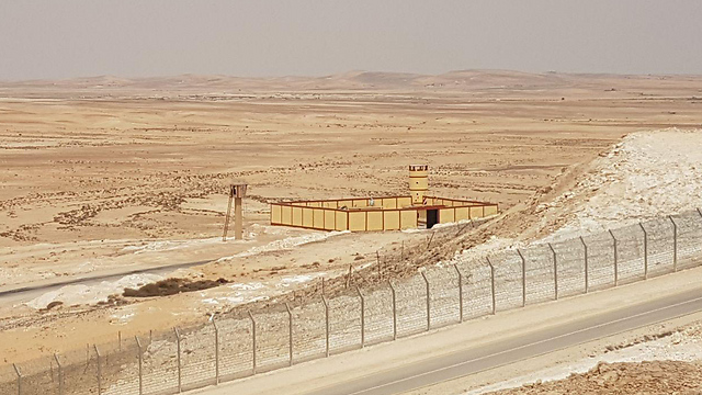 Egyptian military checkpoint on border (Photo: Roi Kais) (Photo: Roi Kais)