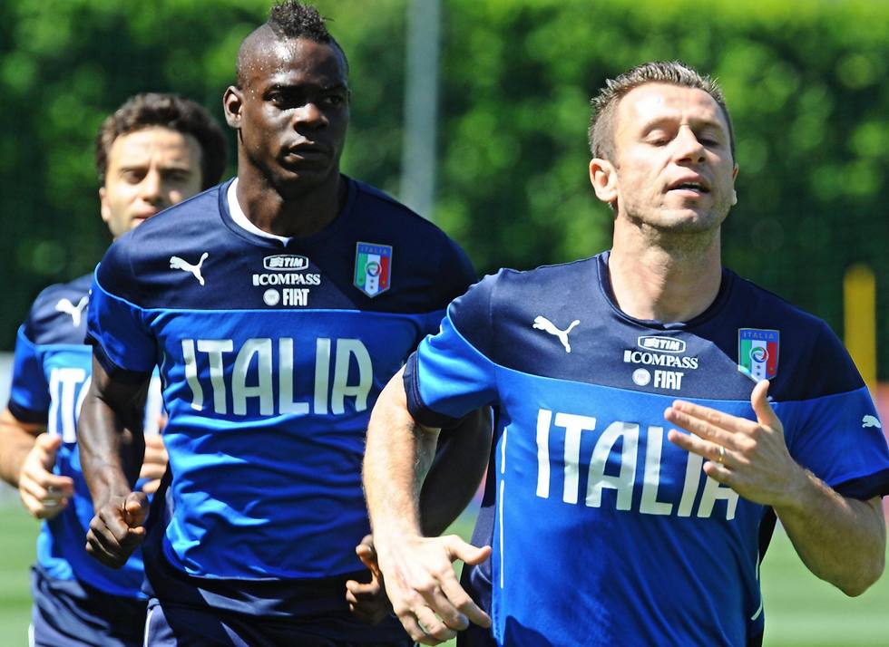 צמד משוגעים. קסאנו ובאלוטלי בנבחרת איטליה (צילום: EPA) (צילום: EPA)