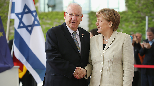 הקנצלרית אנגלה מרקל גילתה לנשיא ריבלין שיש הסכמה ישראלית. הפגישה ב-2015 (צילום: gettyimages) (צילום: gettyimages)