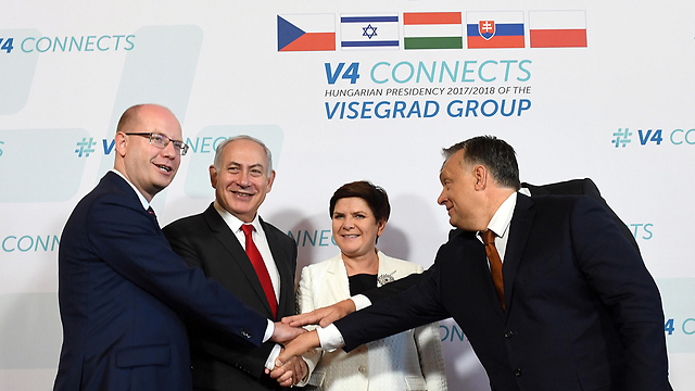 Netanyahu with Eastern European leaders. Seeks to position himself as a global leader and designer of the new national state model which no longer accepts Western European dictations (Photo: Haim Zach, GPO) 