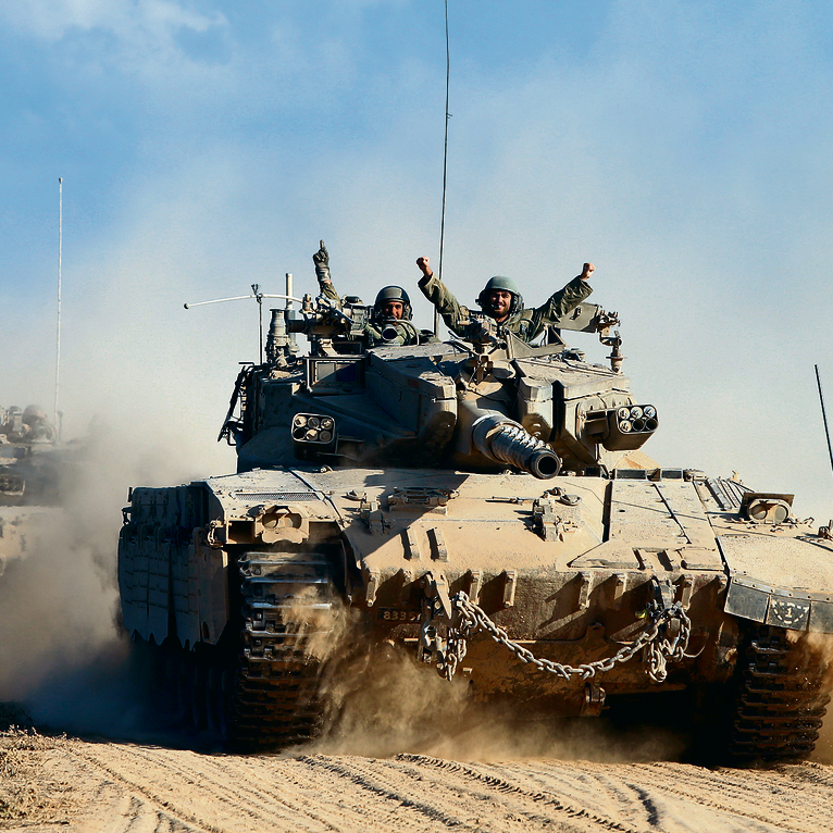 The ‘decision divisions’ army. IDF tanks during Operation Protective Edge (Photo: Amit Shabi)