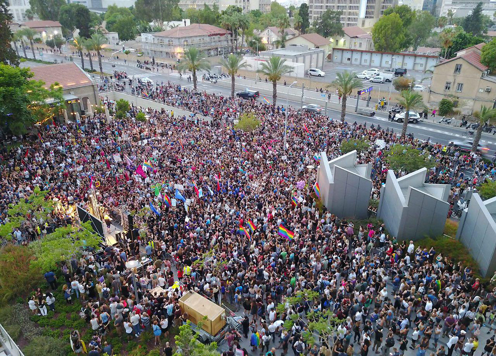Protest in Tel Aviv calling to allow same-sex adoptions (Photo: Omer Shalev)