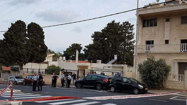 זירת הרצח בחיפה (צילום: דוברות המשטרה) (צילום: דוברות המשטרה)