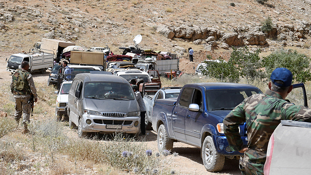 פליטים באזור הקרבות בערסאל, בגבול סוריה ולבנון (צילום: רויטרס) (צילום: רויטרס)