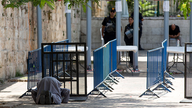 Metal detectors at the entrance to the Temple Mount (Photo: EPA)