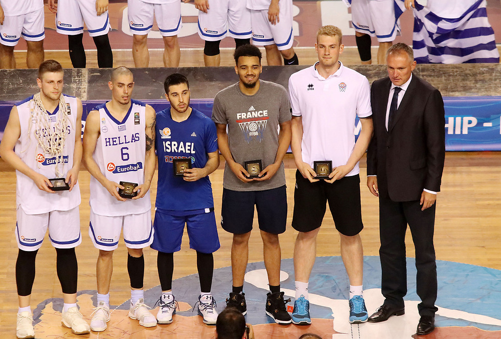 זכייה של ישראל הייתה מסדרת לו את ה-MVP. בלאט (במרכז) (צילום: אינטיים ספורטס) (צילום: אינטיים ספורטס)