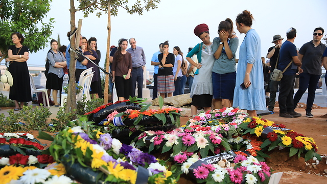 Похороны убитых в Халамише. Фото: Таль Шахар