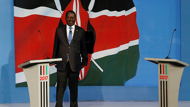 לבד על הבמה במשך 90 דקות. מועמד האופוזיציה לנשיאות קניה ריילה אודינגה (צילום: רויטרס) (צילום: רויטרס)
