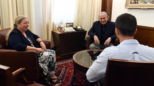 L to R: Israeli Ambassador to Jordan Einat Schlein, PM Benjamin Netanyahu and security guard Ziv Moyal (Photo: Haim Tzach/GPO) (Photo: Haim Zach/GPO)