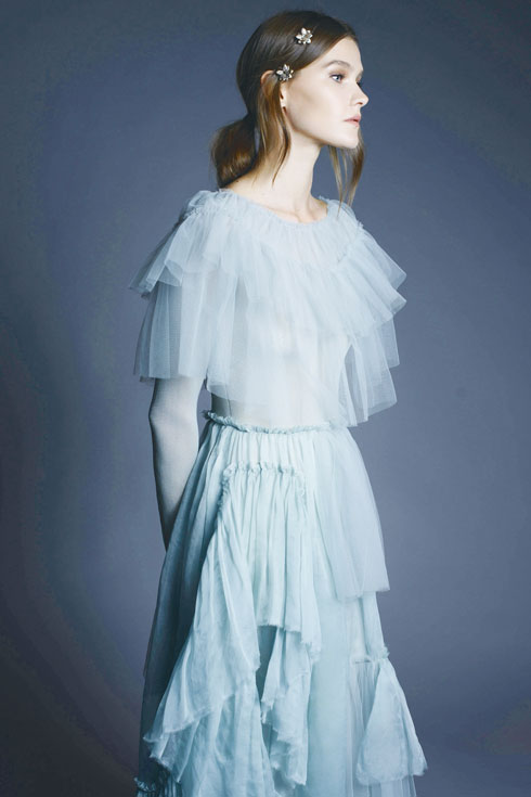 שמלה של מעצבת הקוטור החרדית חנה מרילוס. נכללה לאחרונה ברשימת "מעצבי שמלות הכלה שחייבים להכיר" של "הארפרס באזאר" (צילום: רון קדמי)