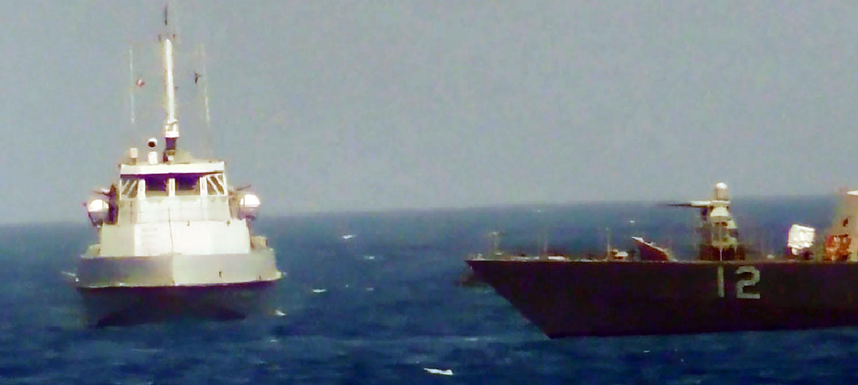 An Iranian vessel steers close to the U.S. Navy coastal patrol craft USS Thunderbolt (R) in the Gulf (Photo: AFP)