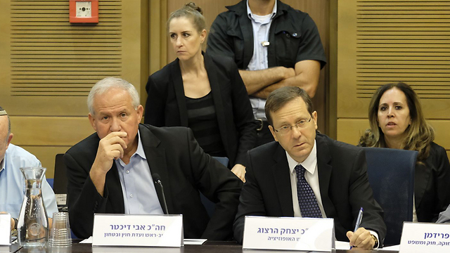 MKs Yitzhak Herzog and Avi Dichter (Photo: Yoav Dudkevich)