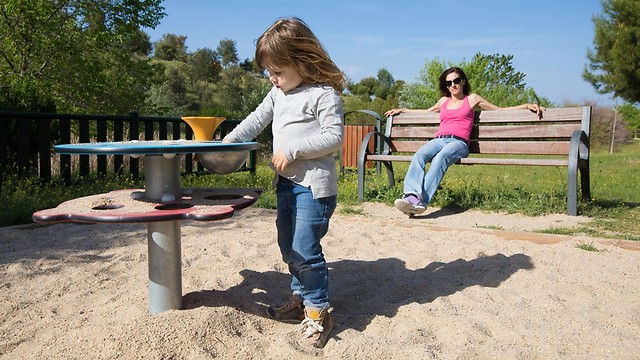 ילדים צריכים להתנסות באתגרים בהתאם לגילם (צילום: shutterstock) (צילום: shutterstock)