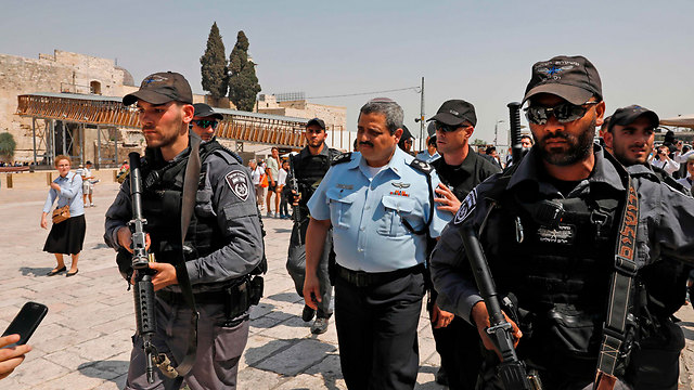 מפכ"ל המשטרה הגיע לכותל (צילום: AFP) (צילום: AFP)