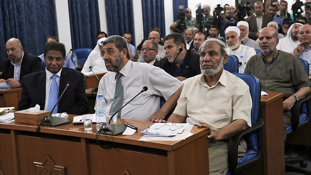 Palestinian Hamas MP Mahmud Zahar (R) at the meeting (Photo: AFP)