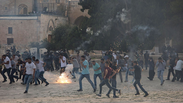 Riots in the Old City (Photo: EPA)