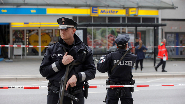 German police at the scene of the attack (Photo: AFP)