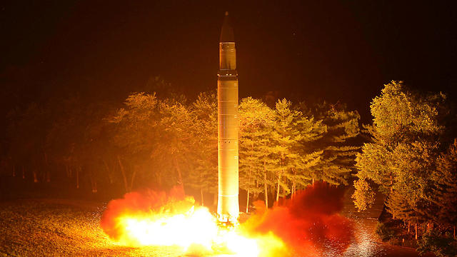 בסוף השבוע שעבר: ניסוי צפון קוריאני בטיל ארוך טווח (צילום: רויטרס) (צילום: רויטרס)