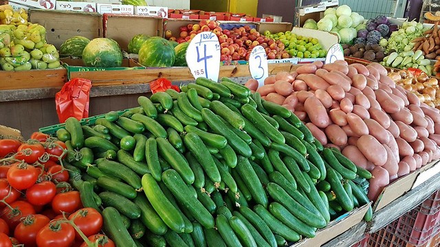 Vegetables on sale in Hadera (Photo: Asaf Kamer) (צילום: אסף קמר)