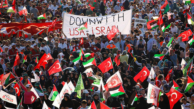 "Down with USA and Israel" (Photo: AFP)