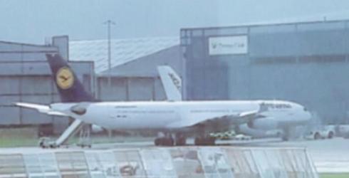 המטוס בשדה התעופה של מנצ'סטר, לאחר הנחיתה