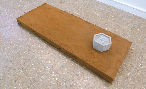מתוך התערוכה: כמו אבן על קבר (צילום ופיסול: עידן וויס)