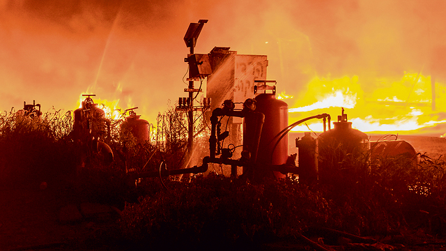 Fire at Yesud HaMa'ala (Photo: Mulik Hamer)