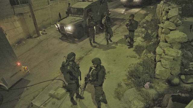 IDF forces surround Yatta in 'porous' security ring (Photo: IDF Spokesperson's Unit)