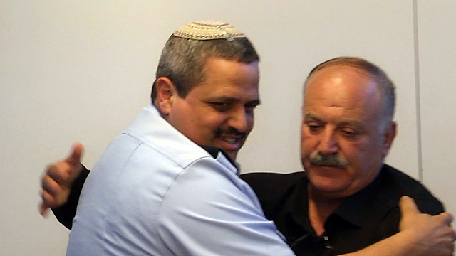 Shachiv Shnaan and Commissioner Alsheikh (Photo: Israel Police)
