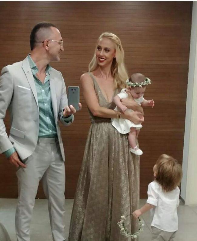 משפחה יפה. שלום מיכאלשווילי וענבל שלוי עם ארי ורומי (אינסטגרם) משפחה יפה. שלום מיכאלשווילי וענבל שלוי עם ארי ורומי (אינסטגרם)