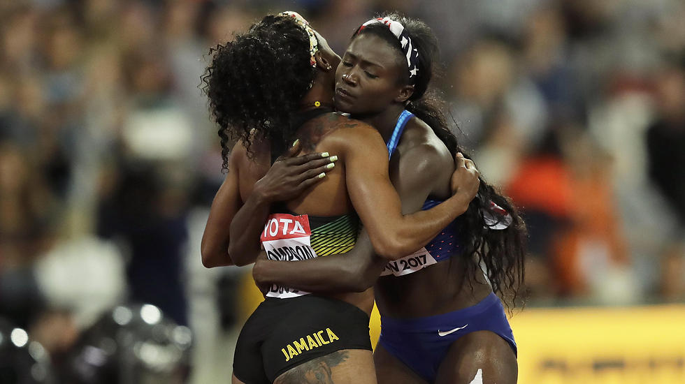 טורי בואי ואיליין תומפסון. הפעם ג'מייקה לא ניצחה (צילום: AP) (צילום: AP)