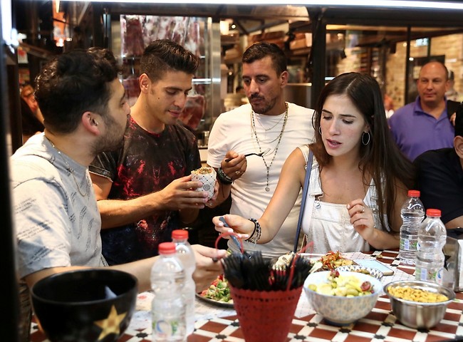אפשר לקבל קצת חריף? (צילום: אלירן אביטל) אפשר לקבל קצת חריף? (צילום: אלירן אביטל)