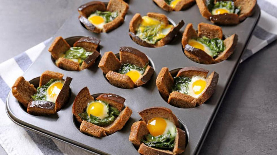 Маффины из хлеба с яйцом: просто и вкусно. Фото: Shutterstock