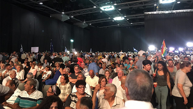 Netanyahu's supporters at the rally (Photo: Motti Kimchi)