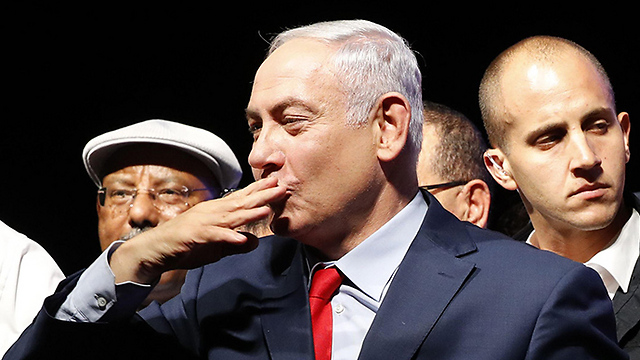 Netanyahu blowing a kiss to his supporters (Photo: AFP)