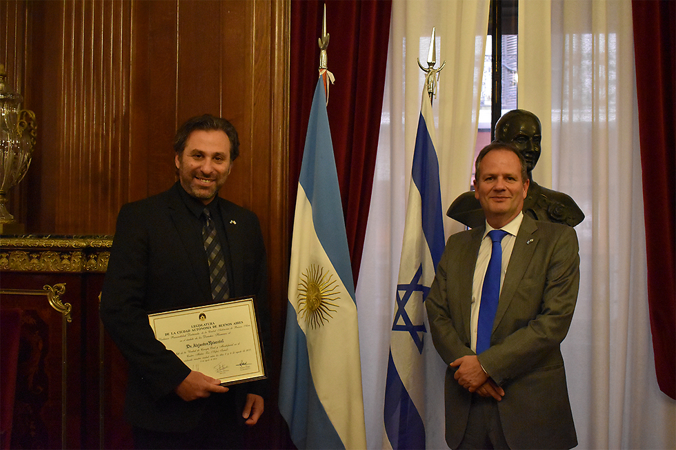 Dr. Alejandro Roisentul, left, with Israel's Ambassador to Argentina Ilan Sztulman